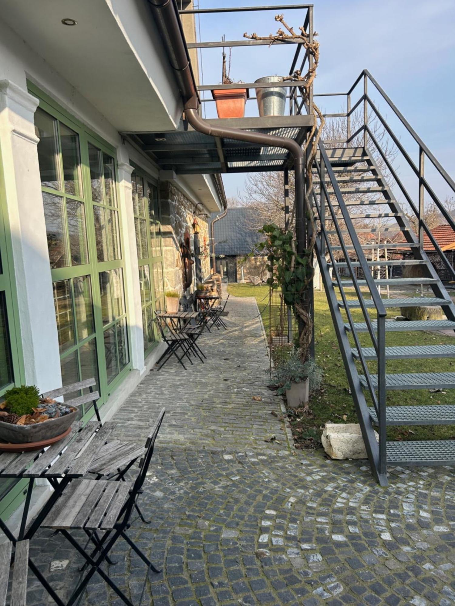 Hotel Dvor 13 Hokovce Zewnętrze zdjęcie