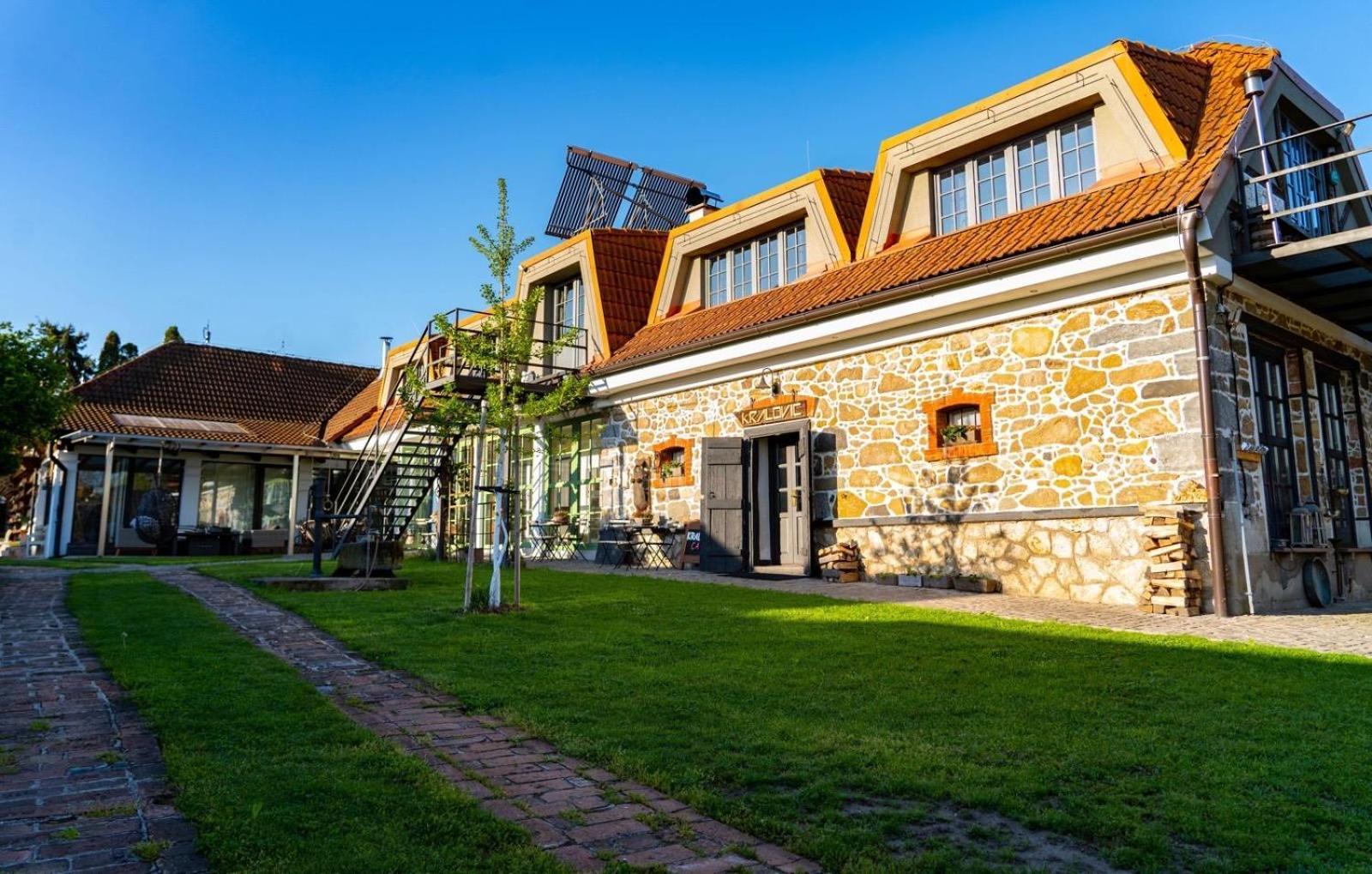 Hotel Dvor 13 Hokovce Zewnętrze zdjęcie