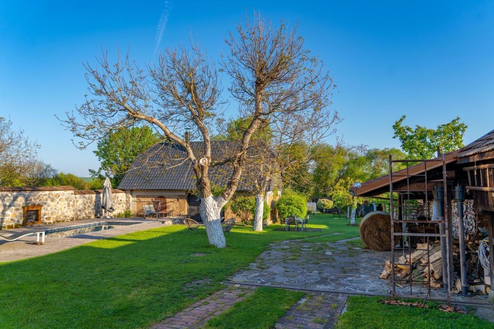 Hotel Dvor 13 Hokovce Zewnętrze zdjęcie