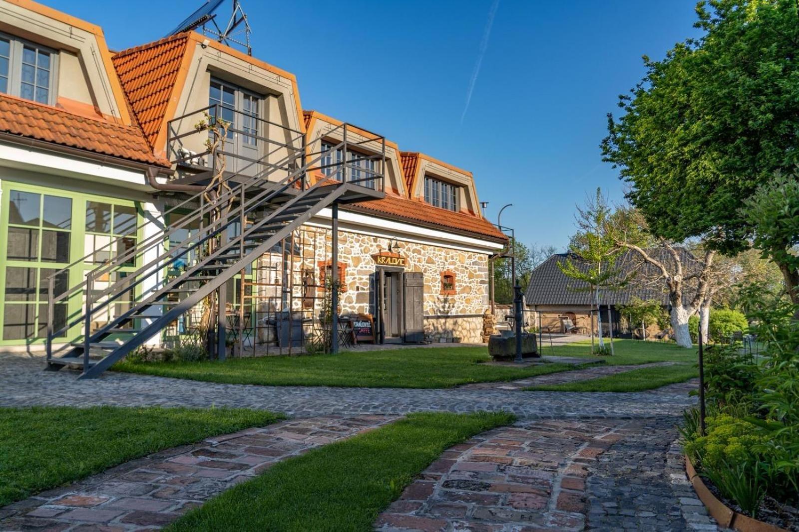 Hotel Dvor 13 Hokovce Zewnętrze zdjęcie